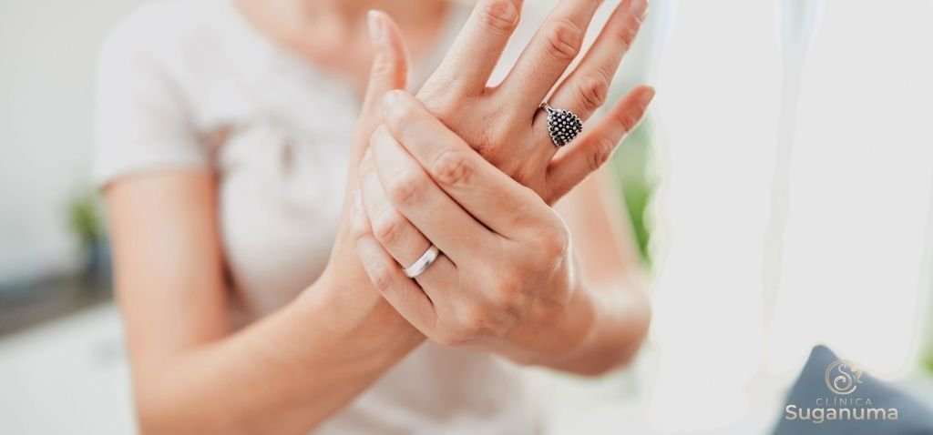 Como-tratar-as-manchas-nas-maos-e-bracos-de-forma-eficaz